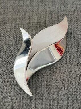 Vintage Christian Dior Rare 925 Sterling Silver Tulip Leaf Flower Brooch Pin